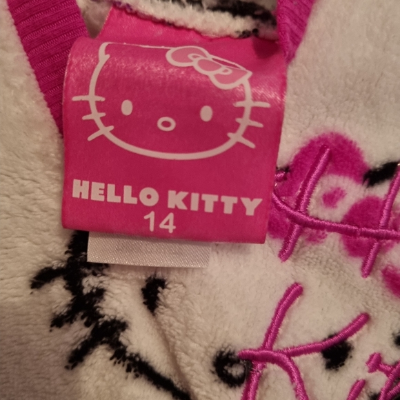 Girls Sanrio Hello Kitty Poncho - Picture 6 of 8